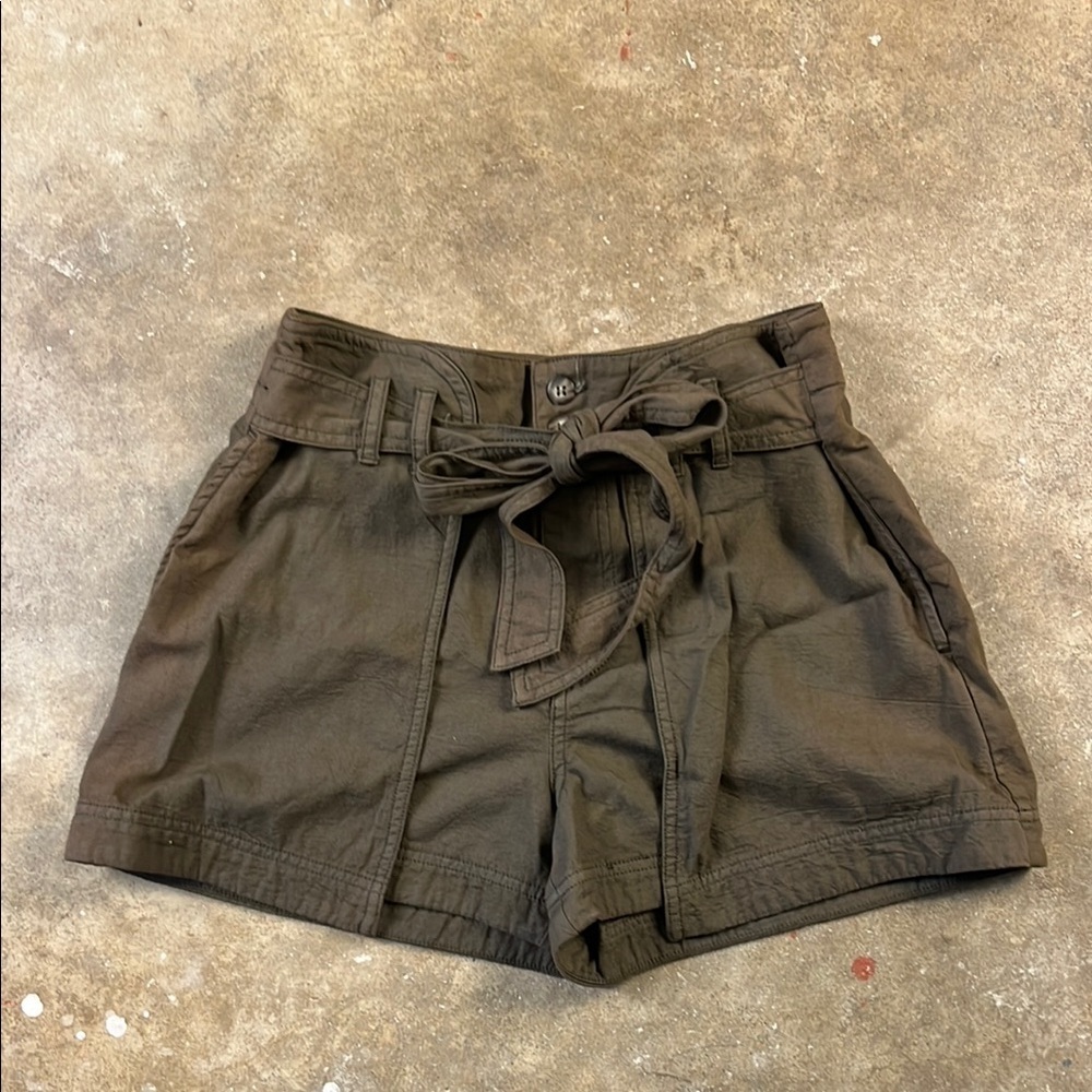 Free People Moss Green Tie-Waist Shorts 
Size: 2 NWT